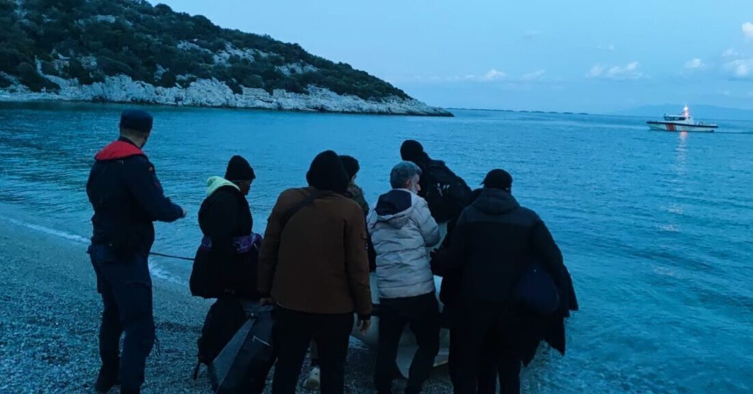 İZMİR (AA) – İzmir'in Urla ilçesinde kıyıda 13 düzensiz göçmen