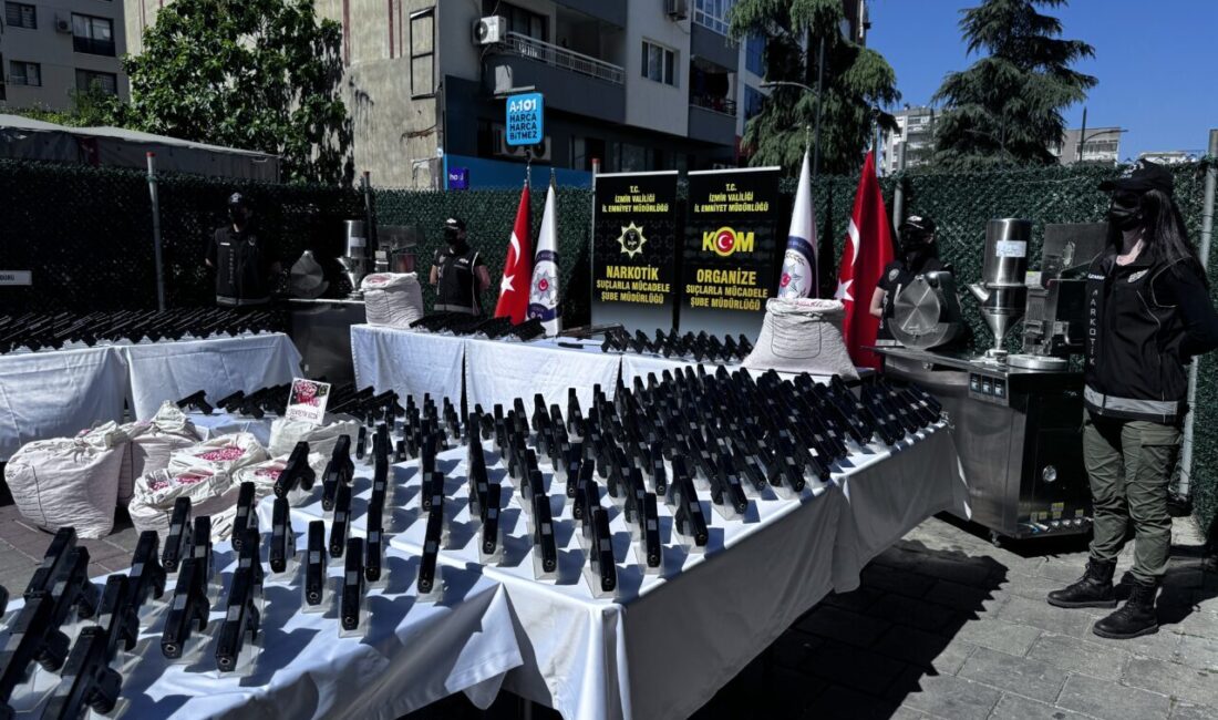 İZMİR (AA) – İzmir'de 464 silah ele geçirildi, gözaltına alınan
