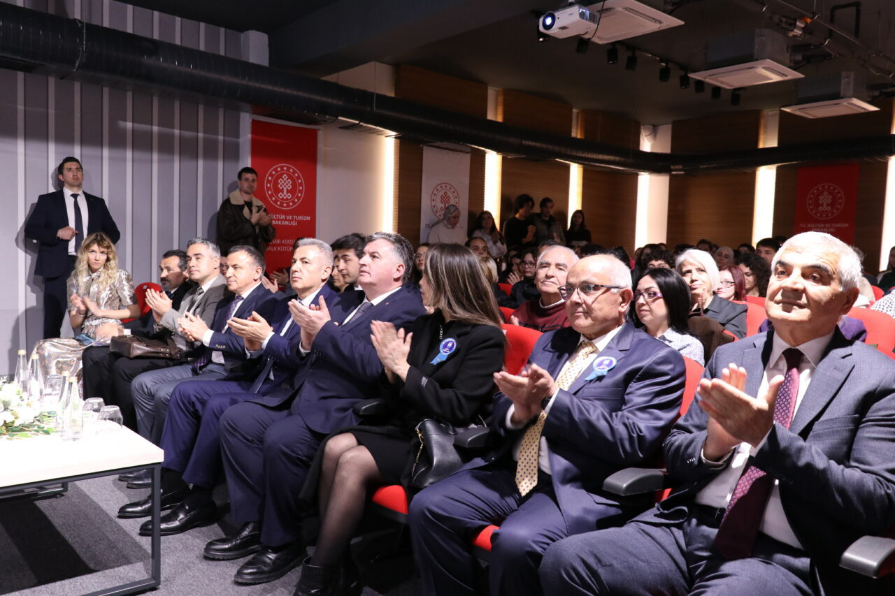 İZMİR (AA) – İzmir'de 61. Kütüphane Haftası dolayısıyla program düzenlendi.