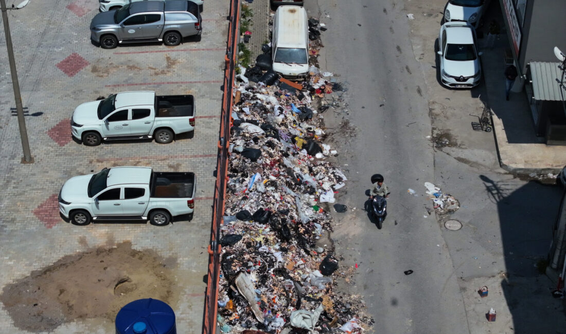 İZMİR (AA) – İzmir'in Bornova ilçesindeki Işıkkent Ayakkabıcılar Sitesi yakınlarında