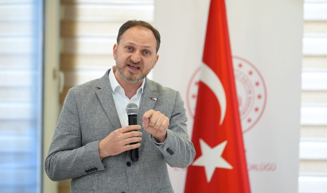 - Yeşilay Genel Başkanı Mehmet Dinç:
- "Milli Eğitim Bakanlığımızla beraber