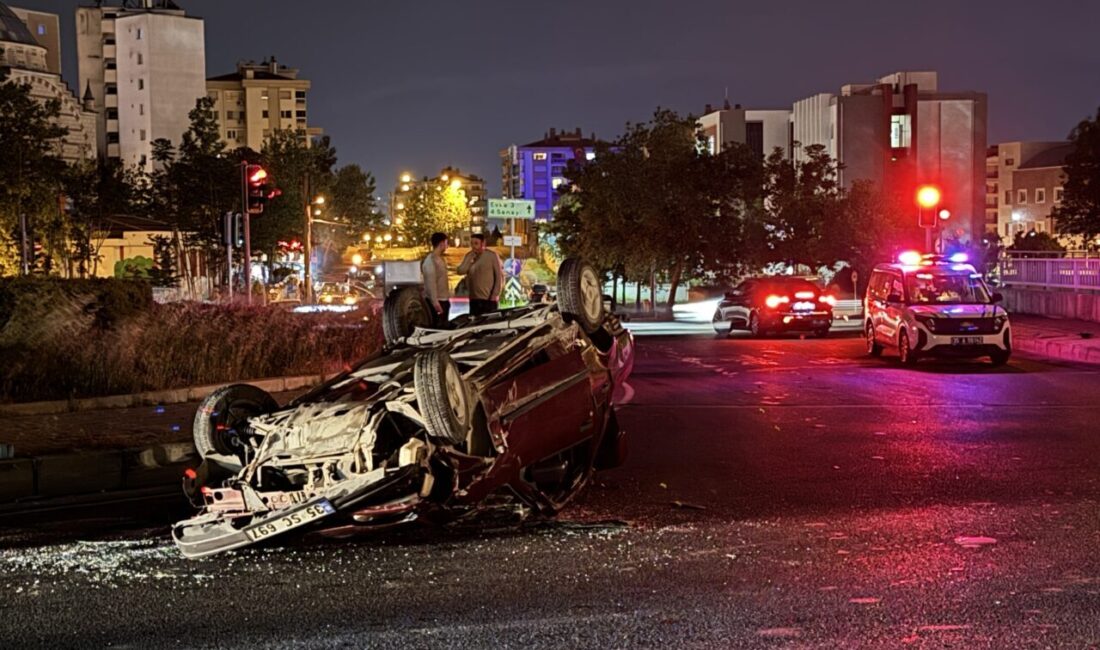 İZMİR (AA) – İzmir'in Bornova ilçesinde iki otomobilin çarpıştığı kazada