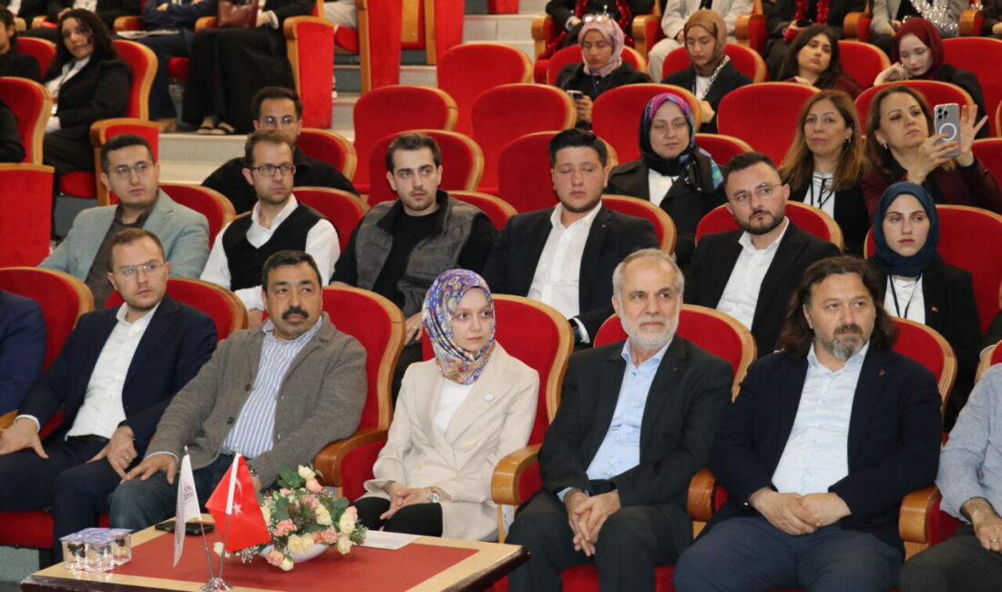 İZMİR (AA) – İzmir'de öğrencilerin yasama sürecini deneyimlemesi amacıyla liseler