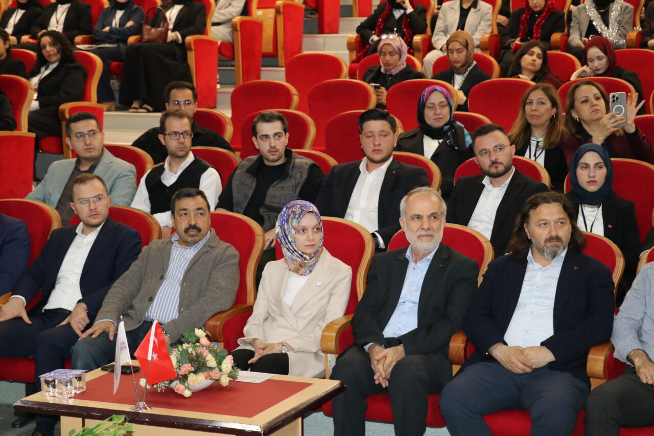 İZMİR (AA) – İzmir'de öğrencilerin yasama sürecini deneyimlemesi amacıyla liseler