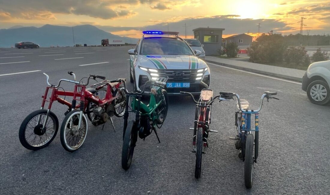 İZMİR (AA) – İzmir'in Kemalpaşa ilçesindeki otoyolda yarışan 5 motosiklet
