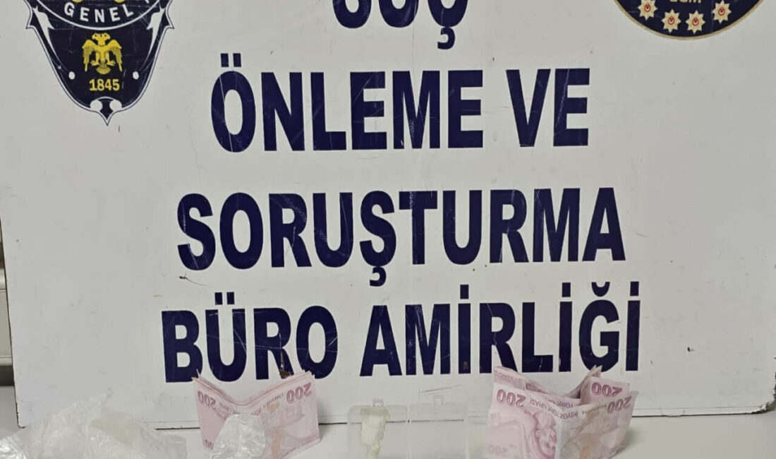 İZMİR (AA) – İzmir'in Menderes ilçesinde düzenlenen uyuşturucu operasyonlarında 8