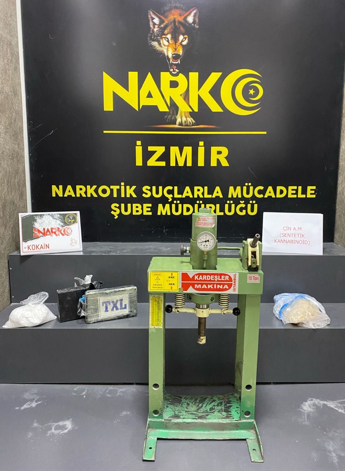 İZMİR (AA) – İzmir'in Kemalpaşa ilçesinde uyuşturucu operasyonunda gözaltına alınan
