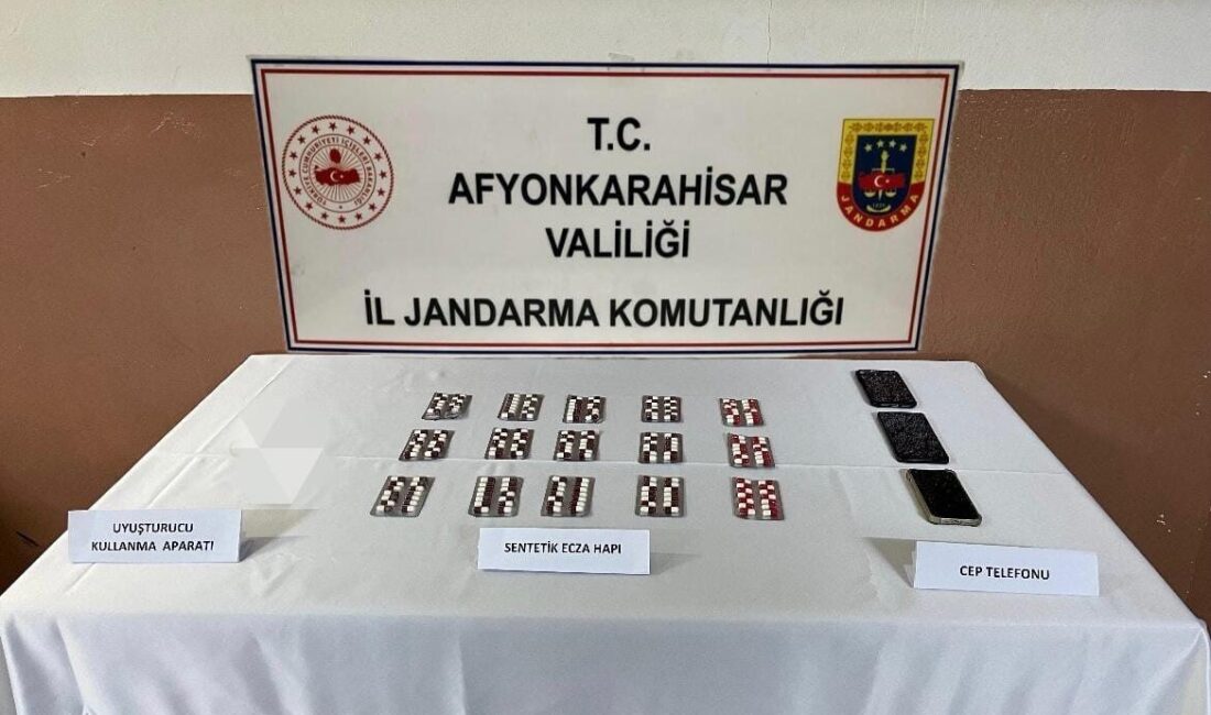 Afyonkarahisar’da jandarma ekipleri düzenledikleri operasyonda 208 adet Uyuşturucu hap ele