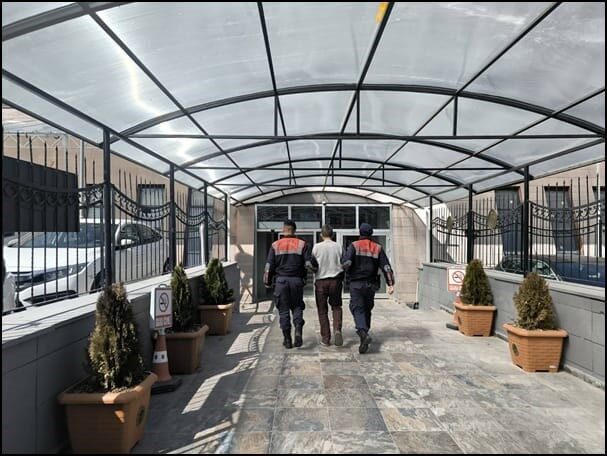 Eskişehir’de inşaattan hırsızlık yapan şüpheli jandarma tarafından Afyonkarahisar’da yakalanırken, çalınan