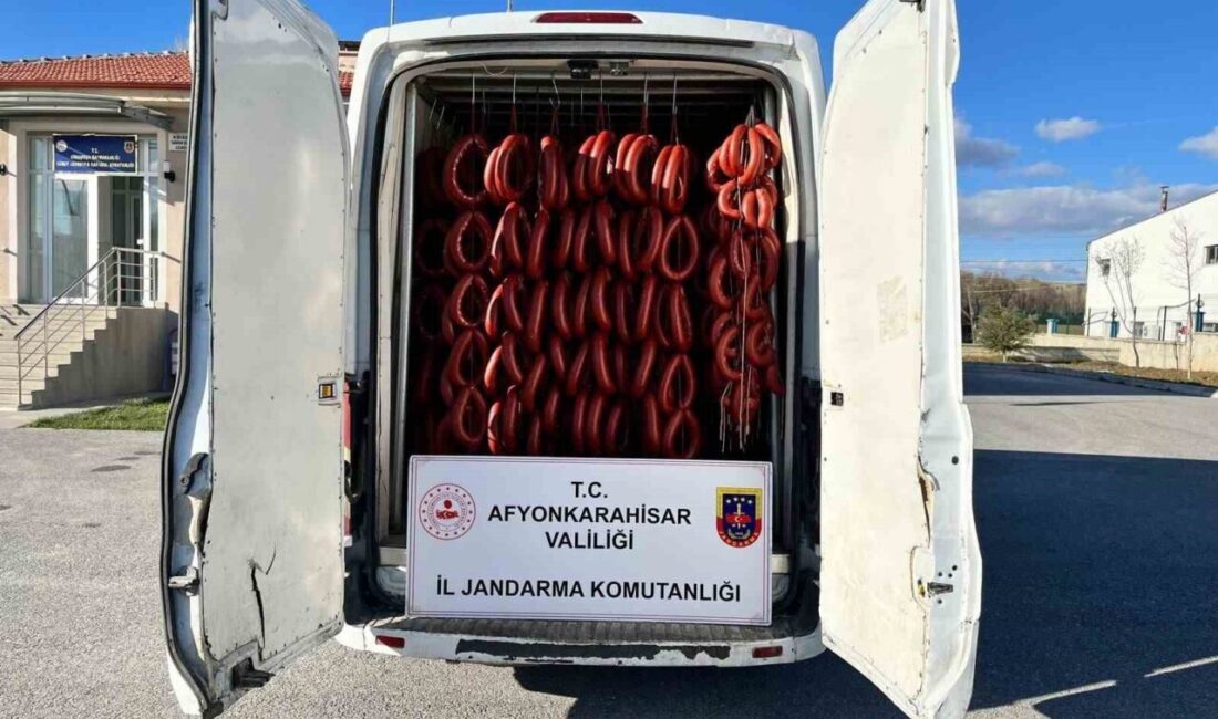 Afyonkarahisar’da jandarma ekipleri durdurdukları bir kamyonette yaklaşık 3 ton içeriği