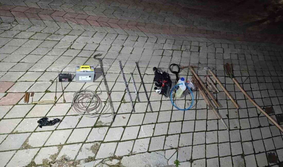 Afyonkarahisar’da yaptıkları kaçak kazı ile define arayan 5 kişi jandarma