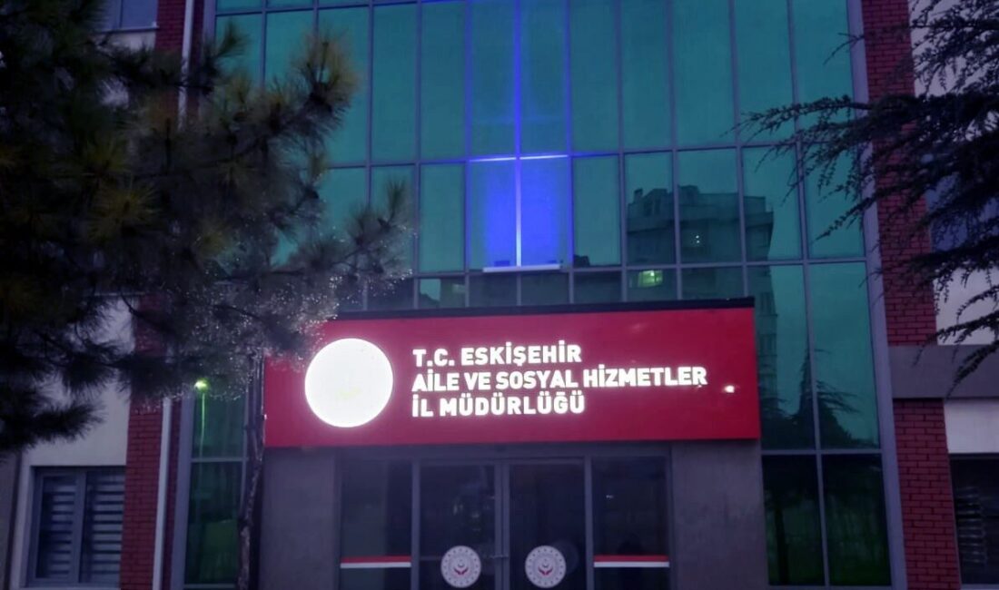 Eskişehir’de 2 Nisan Otizm Farkındalık Günü’nde otizme dikkat çekmek amacıyla