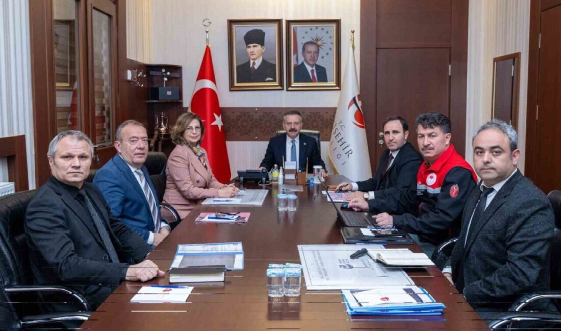 Eskişehir Valisi Hüseyin Aksoy, şehir içi ve şehirler arası ulaşımda