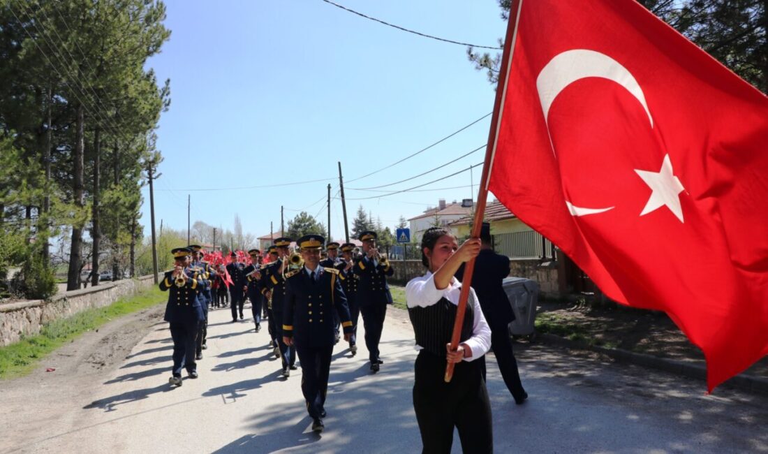 KÜTAHYA (AA) – Kütahya Hava Er Eğitim Tugay Komutanlığı Bandosu,