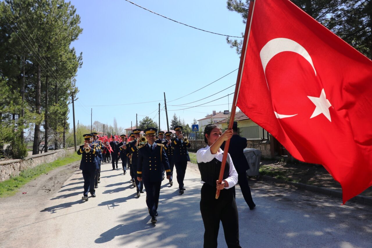 KÜTAHYA (AA) – Kütahya Hava Er Eğitim Tugay Komutanlığı Bandosu,