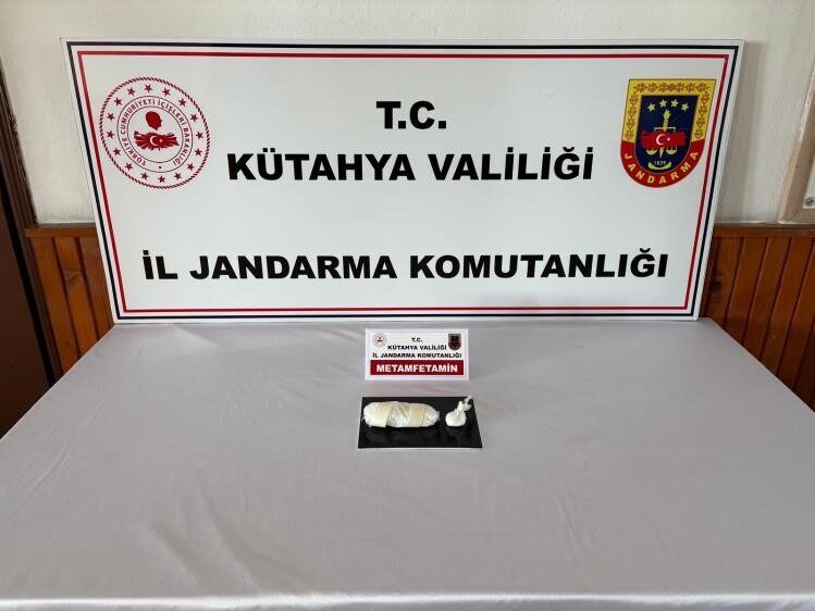 Kütahya’da aracında uyuşturucu bulunan şüpheli, çıkarıldığı mahkemece tutuklanarak cezaevine gönderildi.