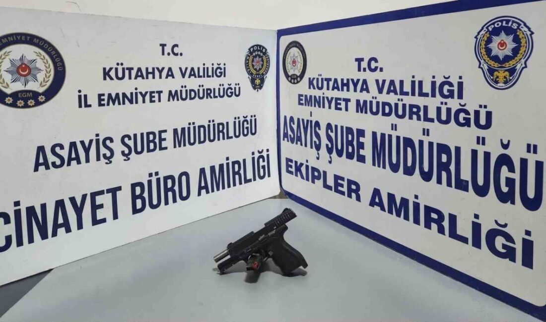 Kütahya’da asker eğlencesinde havaya ateş açan 2 maganda yakalanırken, 1