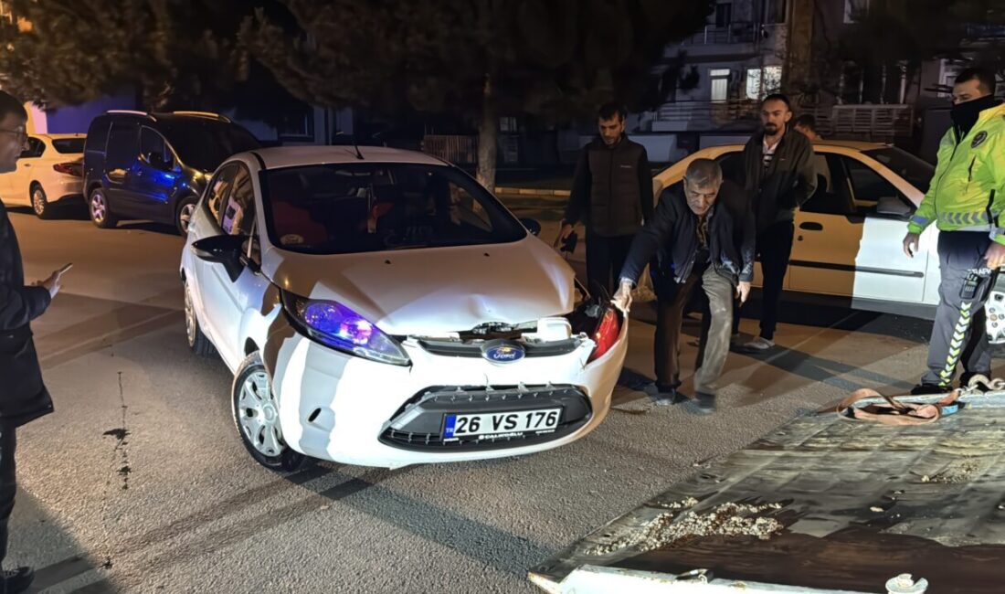 KÜTAHYA (AA) – Kütahya'da, çakar tertibatı bulunan otomobilin sahibi ve