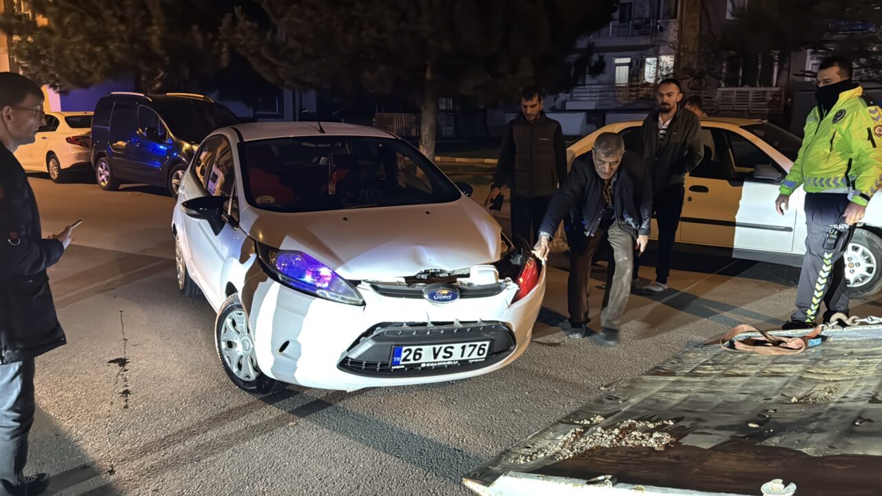 KÜTAHYA (AA) – Kütahya'da, çakar tertibatı bulunan otomobilin sahibi ve