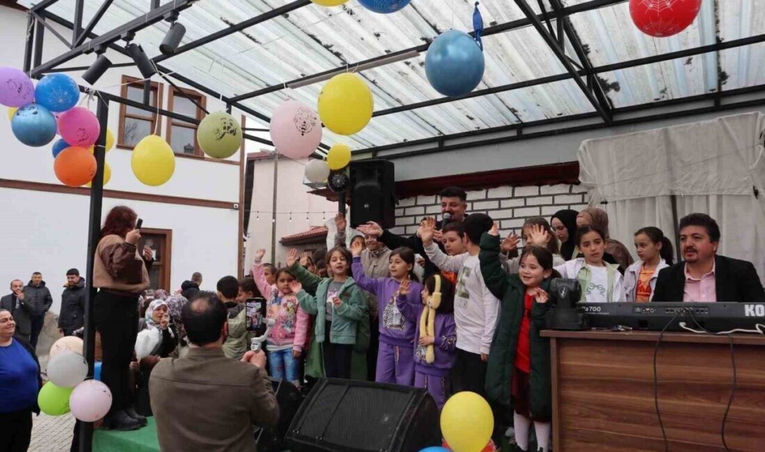 Kütahya Kadim Vakfı tarafından “Çocuk Bayramlaşması Şenliği” gerçekleştirildi. Kütahya Kadim