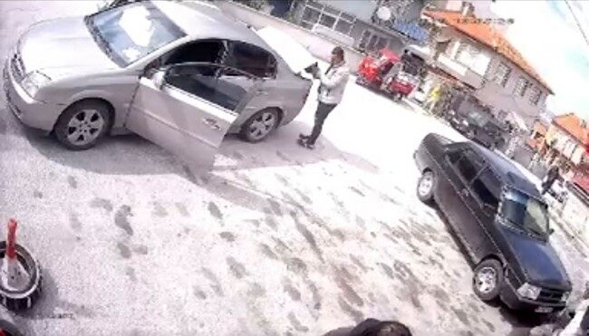 Kütahya’nın Maltepe Mahallesi Avganoğlu Sokak’ta meydana gelen ilginç kazada, el