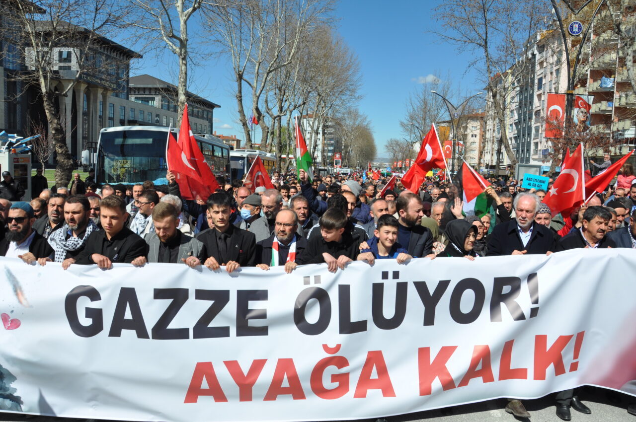 KÜTAHYA (AA) – Kütahya'da düzenlenen Gazze'ye destek yürüyüşü ile İsrail'in