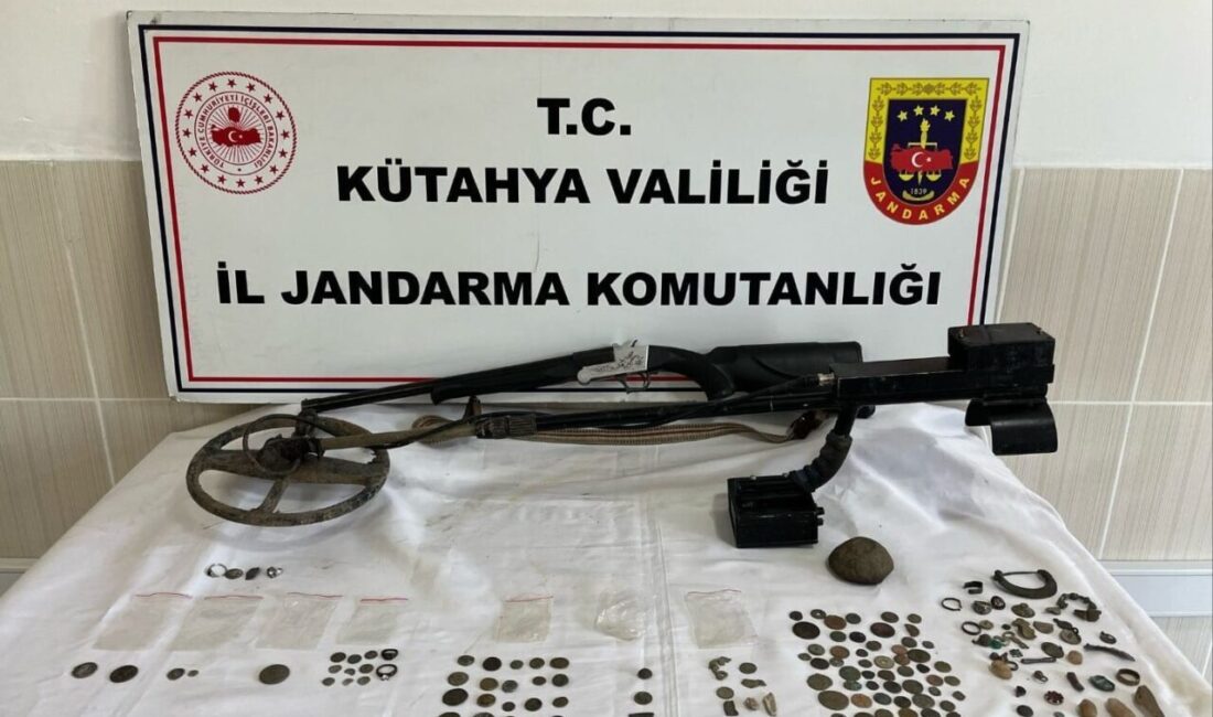 Kütahya’nın Simav ilçesinde jandarmanın gerçekleştirdiği operasyonda, bir şüphelinin evinde toplam