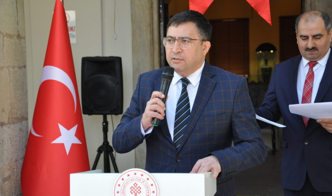 KÜTAHYA (AA) – Kütahya'da Turizm Haftası dolayısıyla kortej yürüyüşü gerçekleştirildi.
