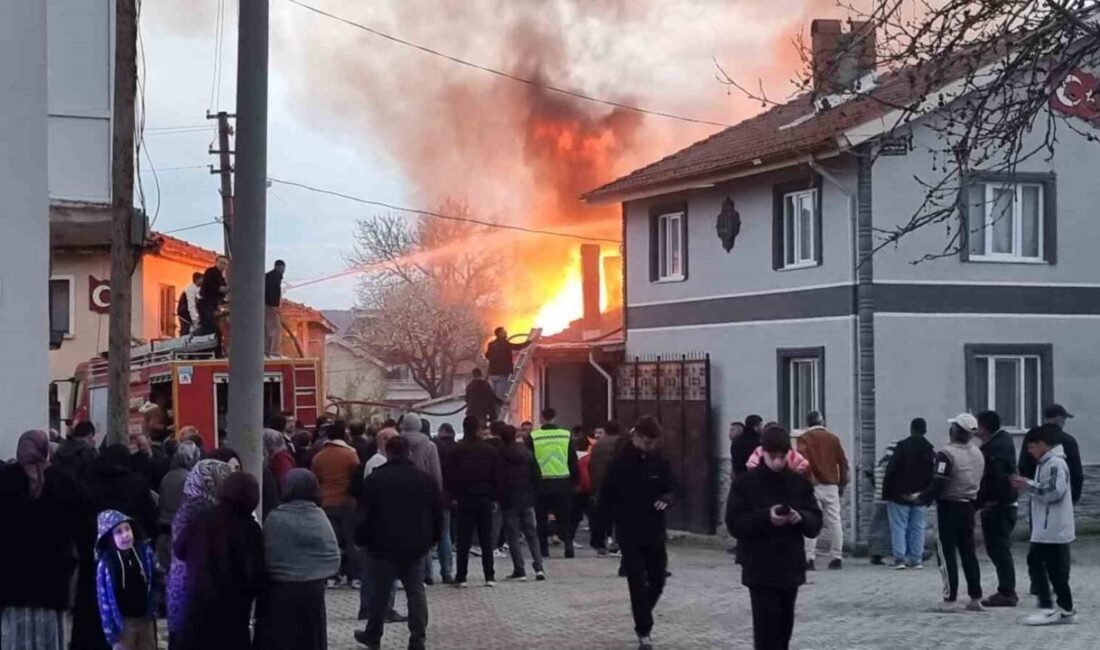 Kütahya’nın Domaniç ilçesine bağlı Çokköy’de bir ev çıkan yangında kullanılamaz