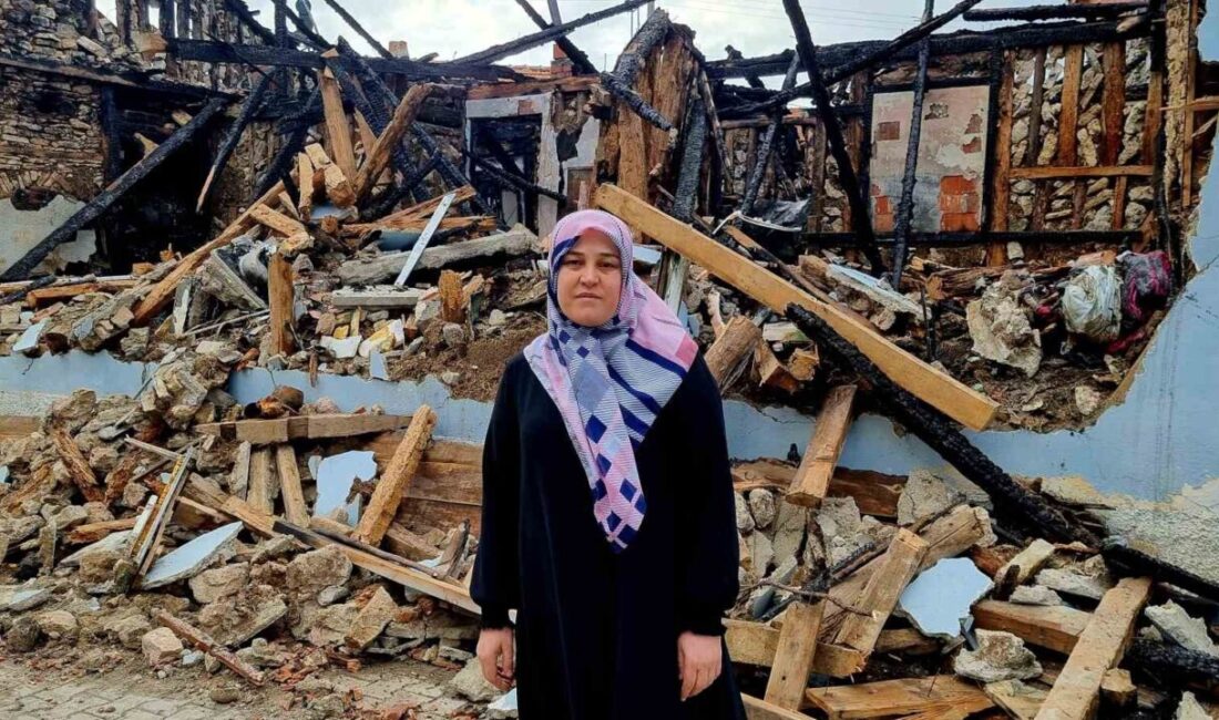 Kütahya’nın Domaniç ilçesine bağlı Çokköy’de çıkan yangın, bir ailenin bayram