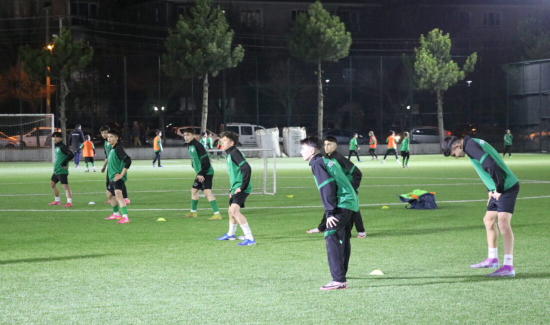 - Yeşilayspor Kulübü Altyapı Koordinatörü Selim Açıkbaş:
- "Öncelikle gençlerimiz burada