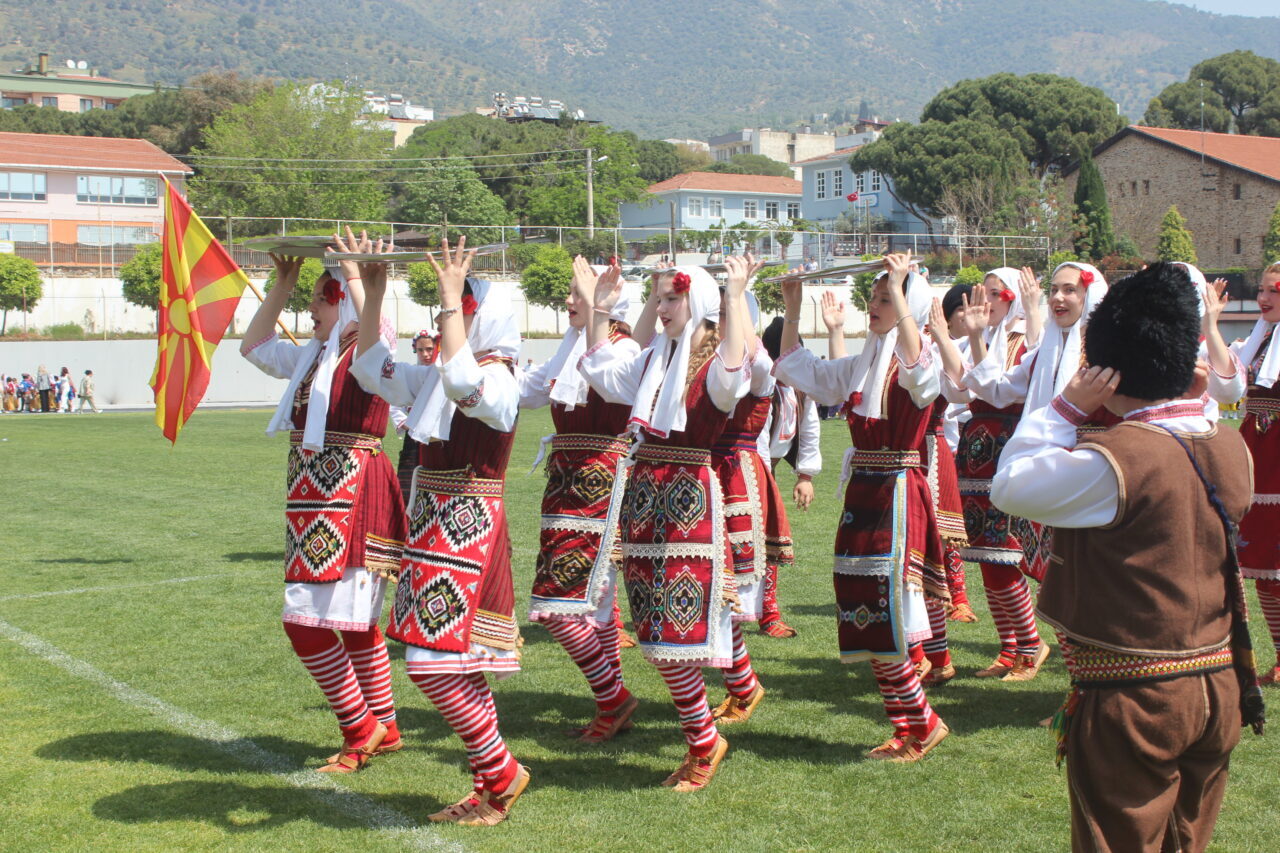 İZMİR (AA) – Kuzey Makedonya Kültürel Sanat Topluluğu, Bayındır ilçesinde