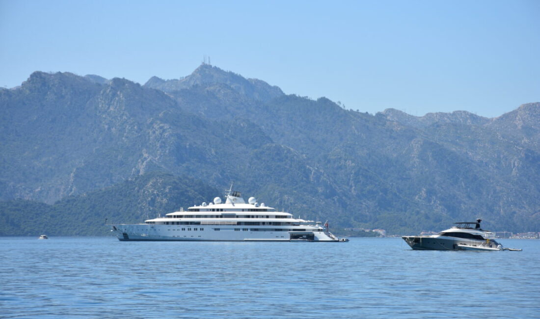 MUĞLA (AA) – "Golden Odyssey" isimli mega yat, Muğla'nın Marmaris