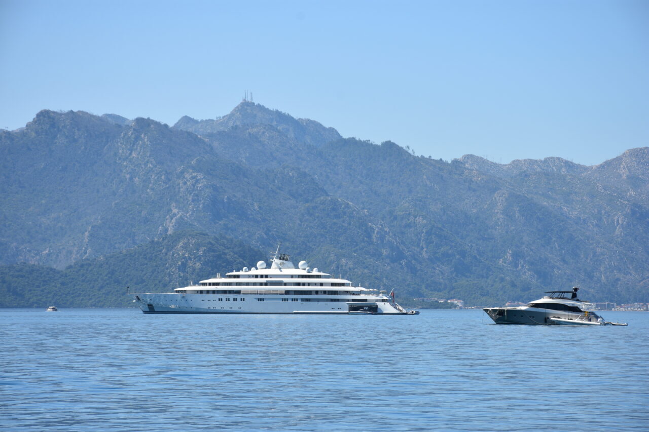 MUĞLA (AA) – "Golden Odyssey" isimli mega yat, Muğla'nın Marmaris