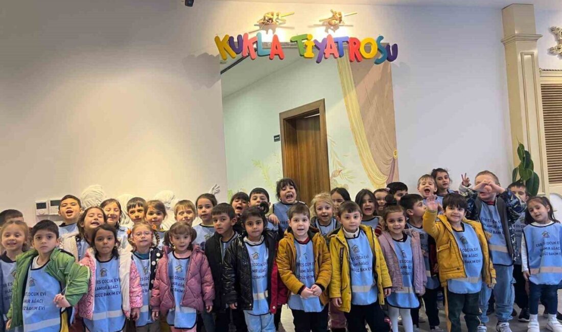 Eskişehir Büyükşehir Belediyesi Şehir Tiyatrolarının “Ben de Uçabilirim” oyunu minik