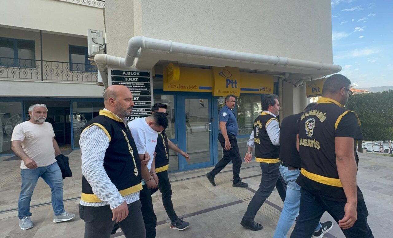 MUĞLA (AA) – Muğla'nın Marmaris ilçesinde gazeteciyi darbettikleri iddiasıyla gözaltına
