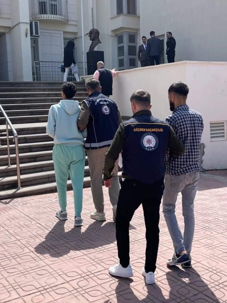 MUĞLA (AA) – Muğla'da göçmen kaçakçılığı operasyonunda gözaltına alınan 9