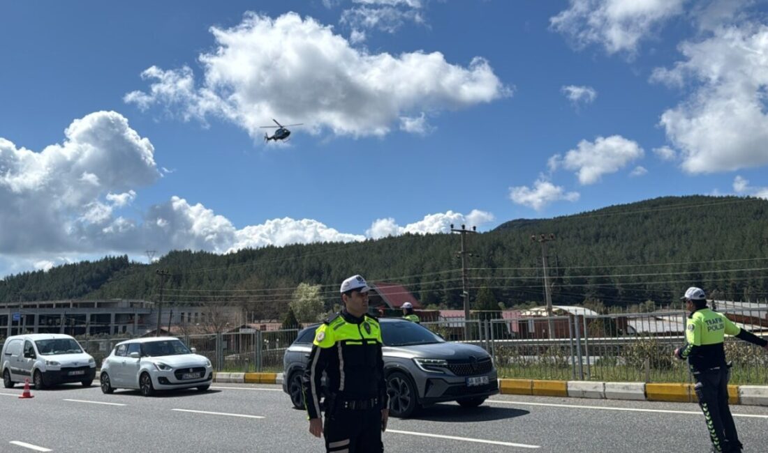 MUĞLA (AA) – Muğla kent merkezi ve ilçelerinde helikopterle trafik