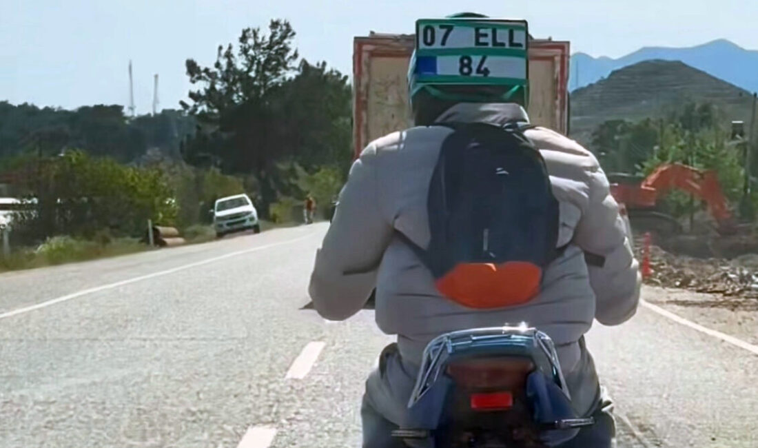 MUĞLA (AA) – Muğla'nın Seydikemer ilçesinde bir sürücü, motosikletten düşen