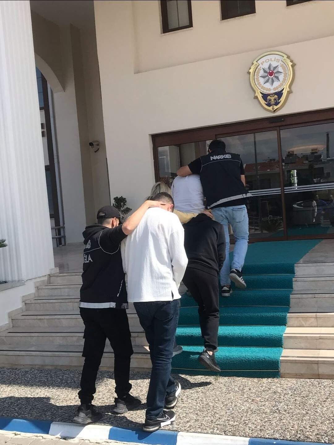 MUĞLA (AA) – Muğla'nın Fethiye ilçesinde uyuşturucu ticareti yaptıkları iddiasıyla