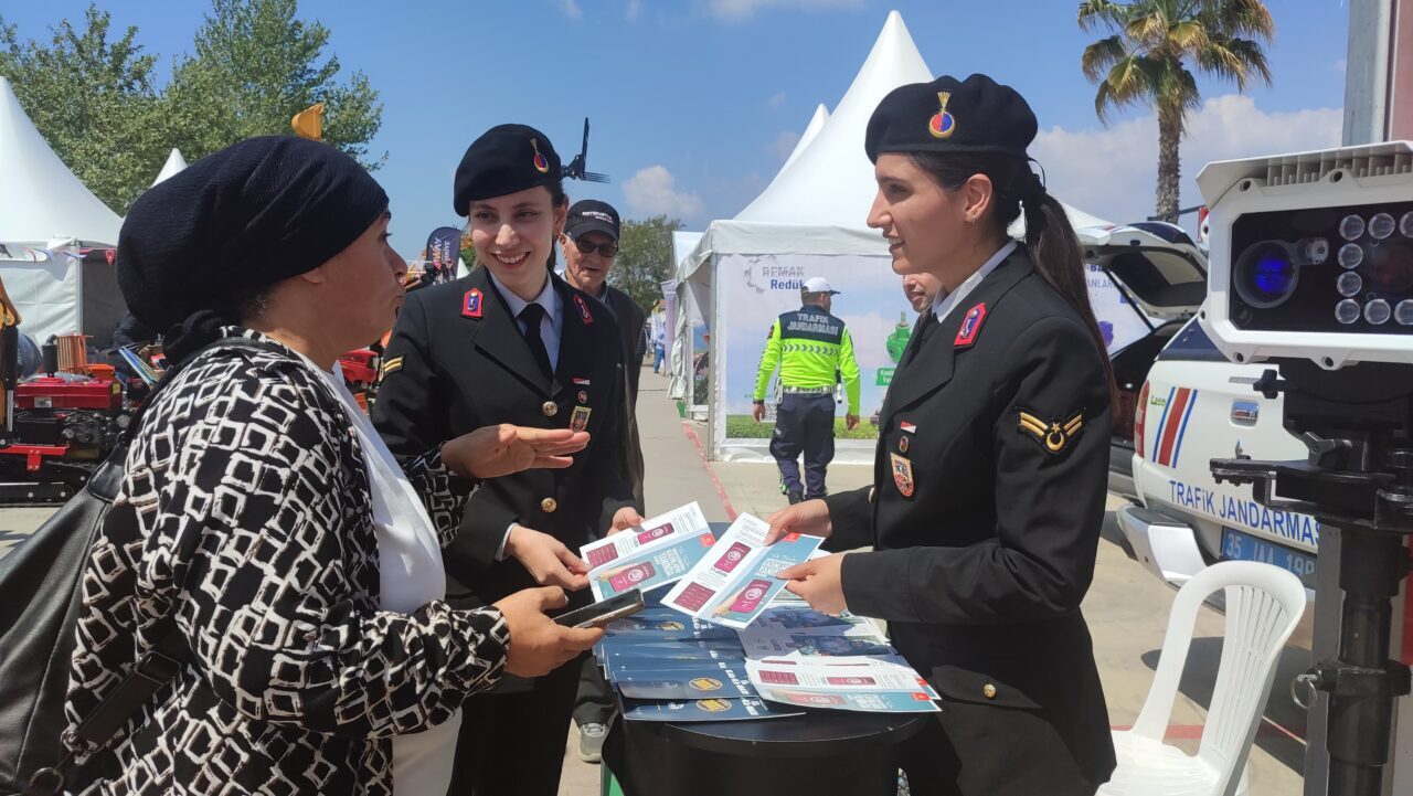 İZMİR (AA) – Ödemiş İlçe Jandarma Komutanlığı ekipleri, ilçede düzenlenen