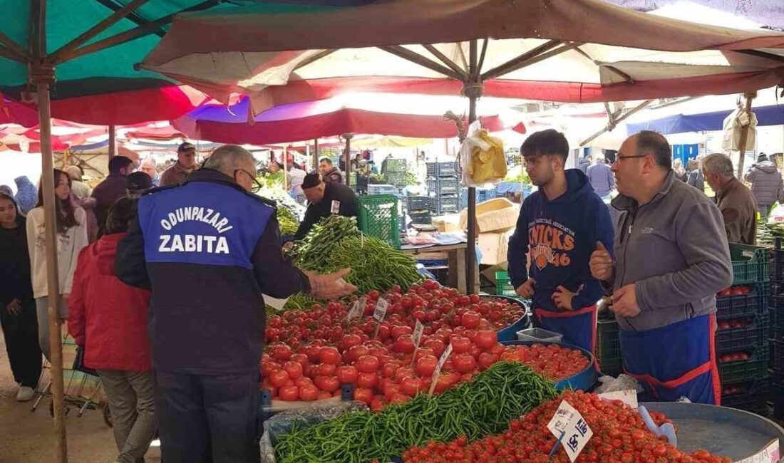 Odunpazarı Belediyesi zabıta ekipleri, semt pazarlarında gerçekleştirdiği denetimlerde terazi ve