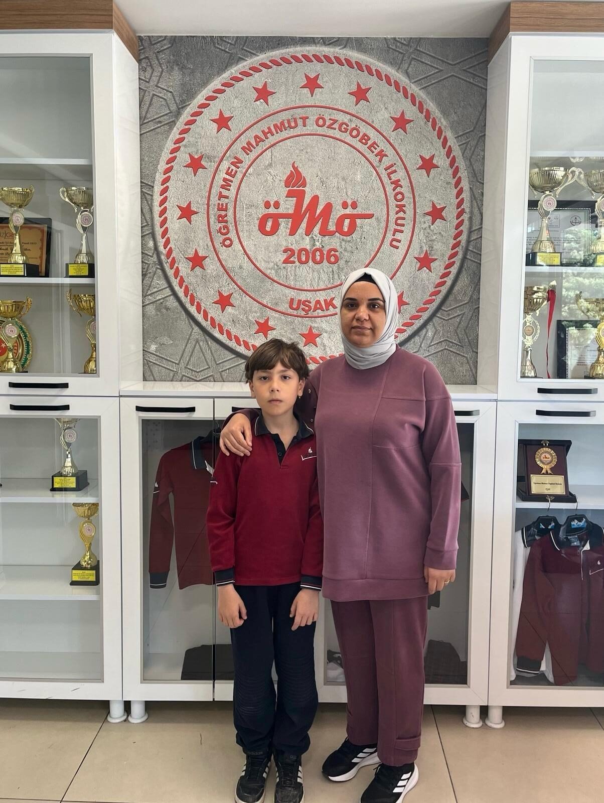 - Müdahale anı, Uşak Öğretmen Mahmut Özgöbek İlkokulu güvenlik kamerasınca