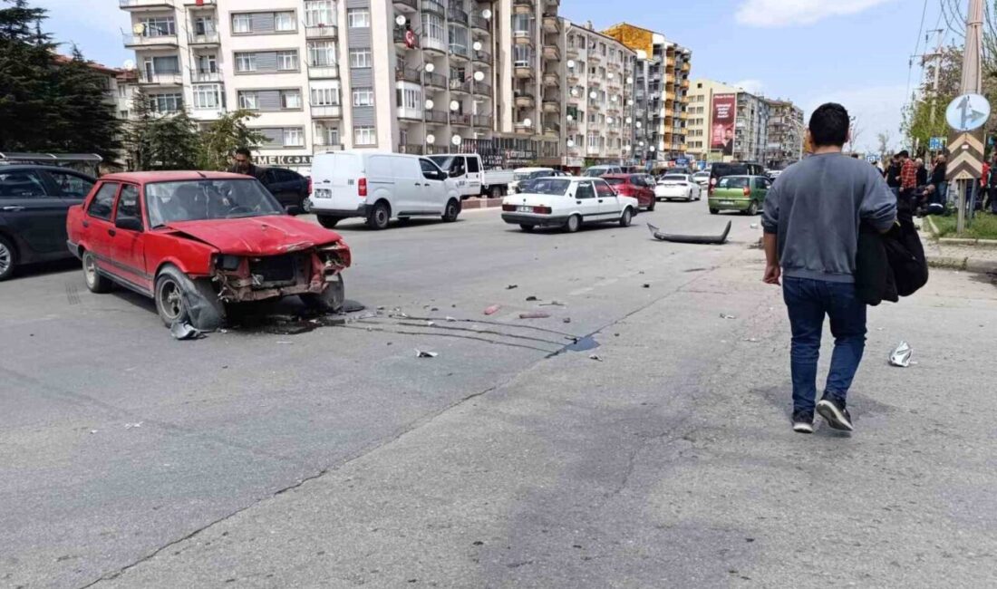 Afyonkarahisar’da otomobil ile motosikletin çarpışması sonucu meydana gelen kazada bir
