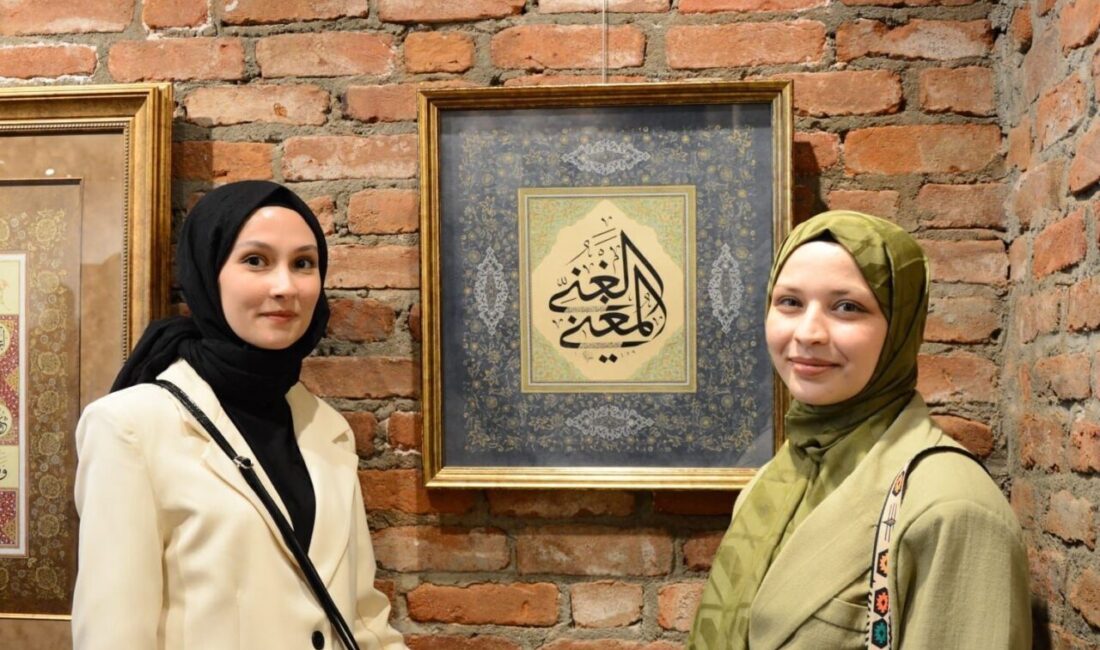 Eskişehir Türk Ocağı tarafından açılışı gerçekleştirilen Altın İzler Tezhip Sergisi’nde,