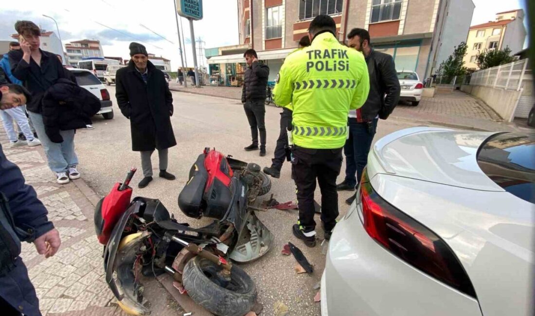 Bilecik’te, park halindeki otomobile çarpan motosikletin sonucu sürücüsü yaralandı. Alınan