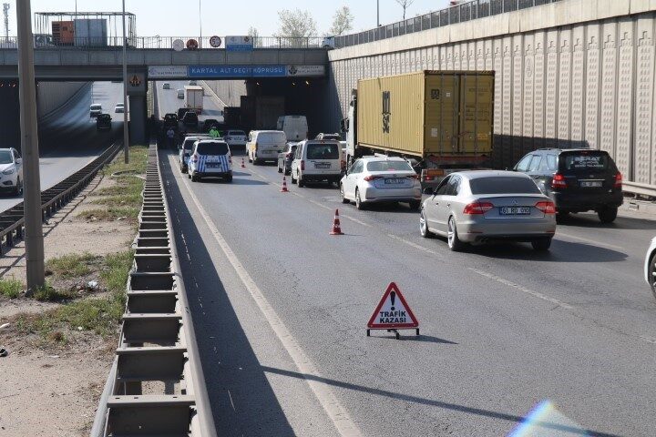 Eskişehir’de polisin şüphelenerek yanına yaklaştığı sırada kendisini alt geçit köprüsü