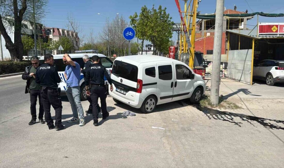 Eskişehir’de polis ekiplerinin “dur” ihtarına uymayarak kaçan ve aydınlatma direğine