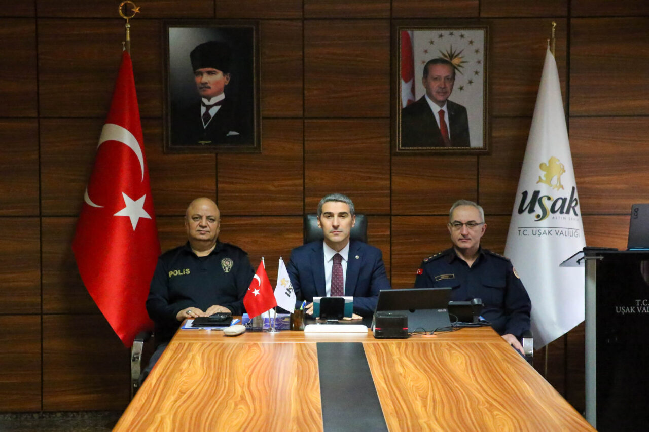 UŞAK (AA) – Uşak Valisi Naci Aktaş, kent merkezinden geçen