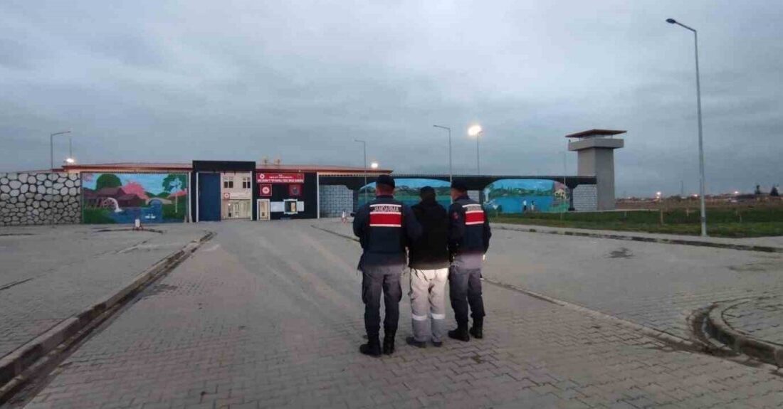 Afyonkarahisar’da 4 yıl 2 ay 20 gün hapis cezasıyla aranan